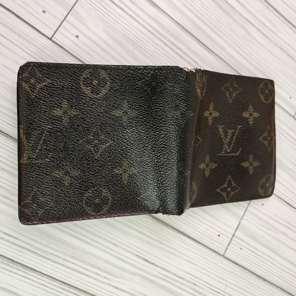 Louis Vuitton Vintage Bi Fold Canvas Monogram Wallet with Coin Pouch - Picture 12 of 13